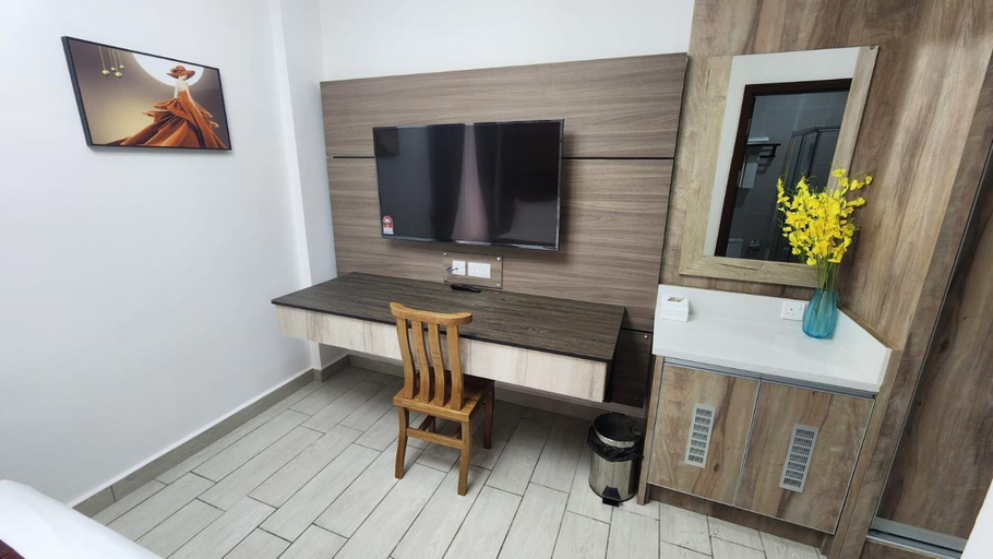 Others 5, Comfort Inn, Sengkurong