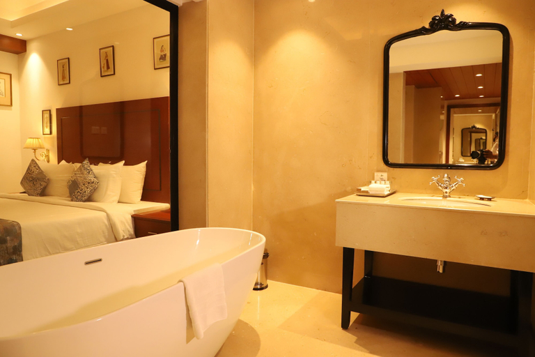 Bathroom 4, Hotel Chandela Khajuraho, Chhatarpur