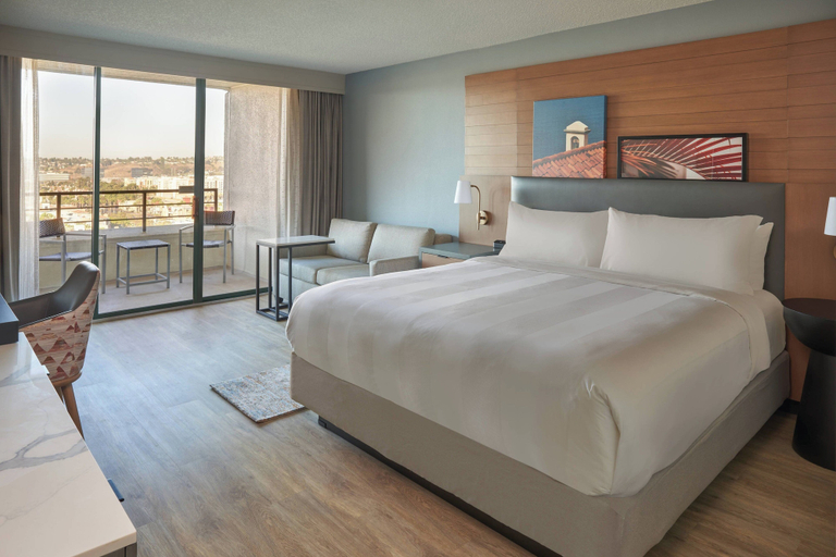 Bedroom 4, San Diego Marriott Mission Valley, San Diego