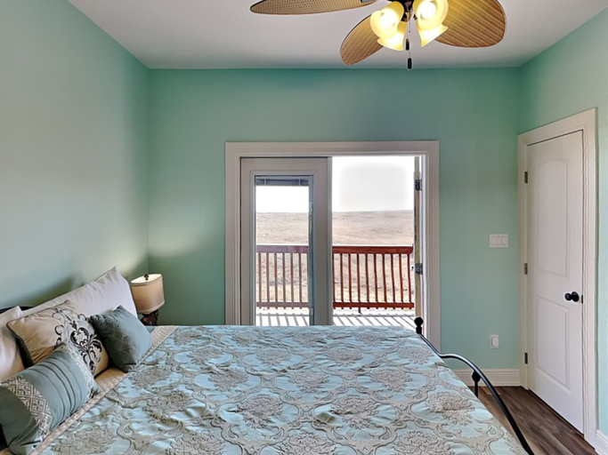 Bedroom 2, Crane's Nest, Nueces