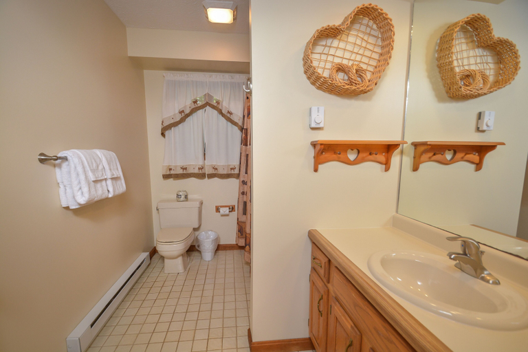 Bathroom 3, Paradise at Penn Cove, Garrett