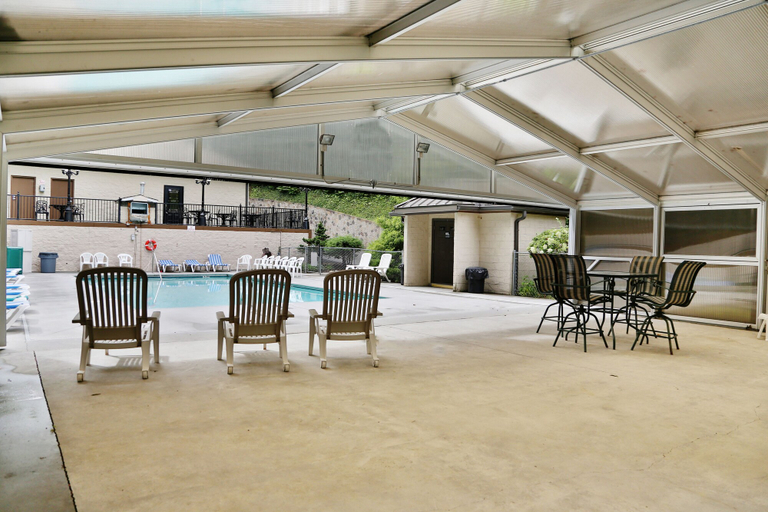 Food & Drinks 4, Ivy Falls 9 - Five Bedroom Chalet, Sevier