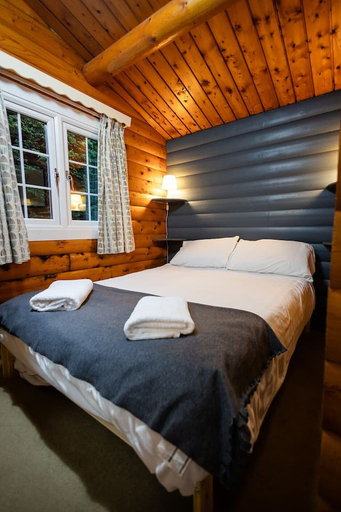 Bedroom 3, Rural 3 Bed Log Cabin Getaway, Gwynedd
