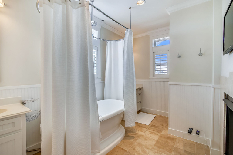 Bathroom 4, La Dolce Vita, Galveston
