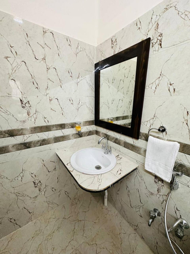 Bathroom 2, HOTEL MAJESTIC, Kolkata