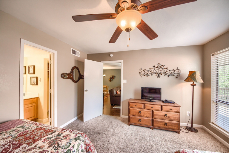 Room 3, Deer Haven Tbm 406 2 Bedroom Condo by RedAwning, Comal