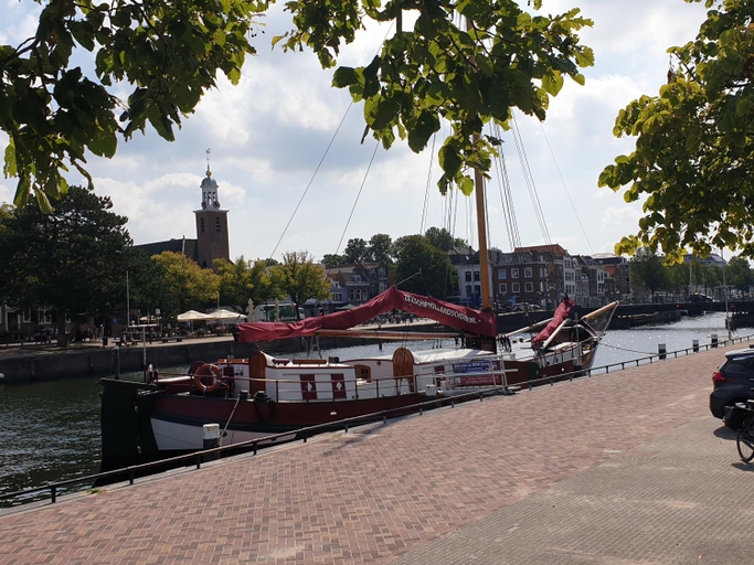 Others 2, The Walnut Tree, Hellevoetsluis