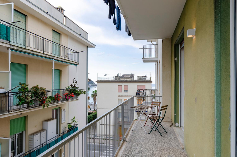Exterior & Views 5, JOIVY Apt for 6, with Terrace near Beach in Sestri Levante, Genova