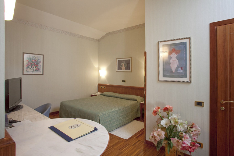 Bedroom 3, Palace Hotel, Macerata