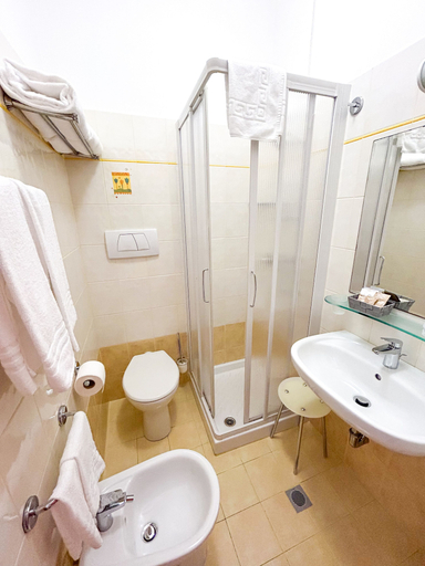 Bathroom 4, Hotel Riviera, Fermo