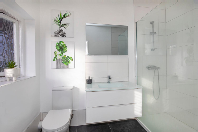 Bathroom, Plum Tree Retreat-Free Parking, York