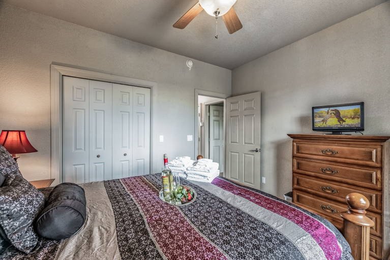 Bedroom 3, Next to Heaven, Lincoln