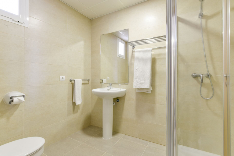 Bathroom 3, Apartamentos Don Juan, Baleares