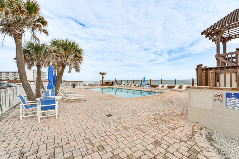 Sport & Beauty 3, Beachfront Studio w/ Community Indoor Pool!, Volusia