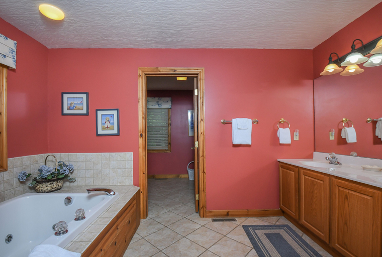 Bathroom 3, Brighton Shores, Garrett