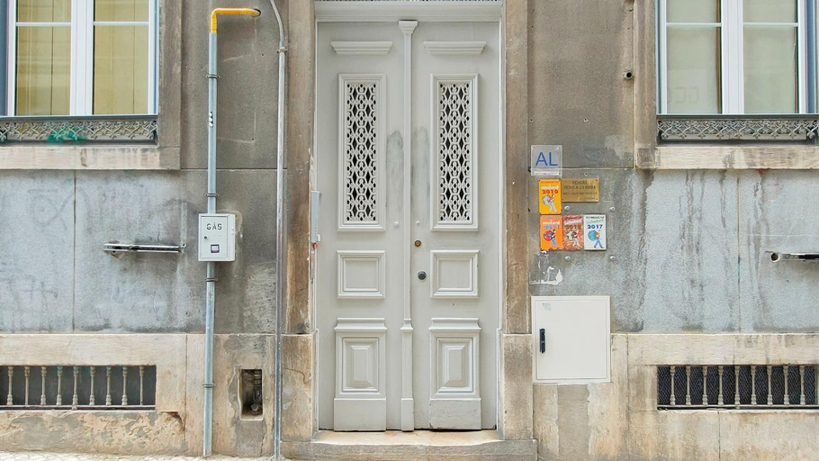 Others 3, Gloria 10, Lisbon