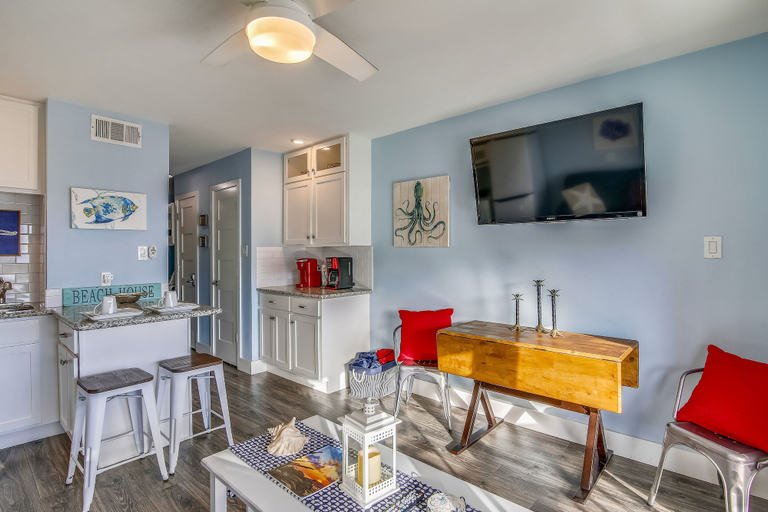 Food & Drinks, Casa Del Mar 208 - Red, White & Beach, Galveston