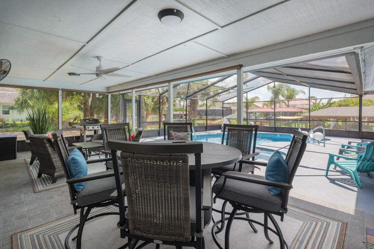 Food & Drinks, Waterfront Retreat, Flagler