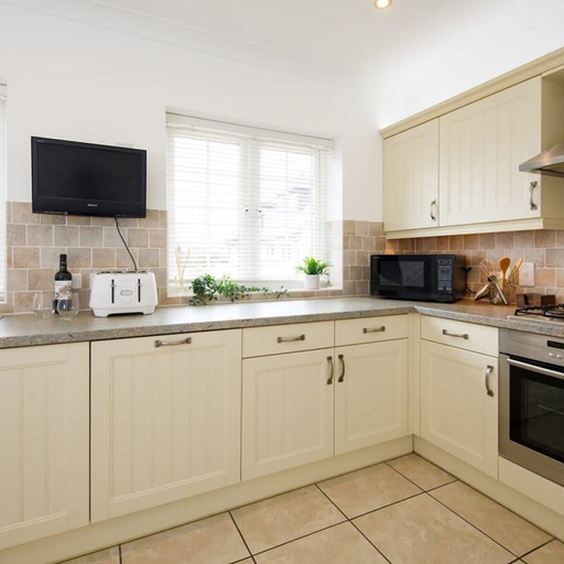 Room 5, Modern Stylish Seaside Family Home, West Sussex