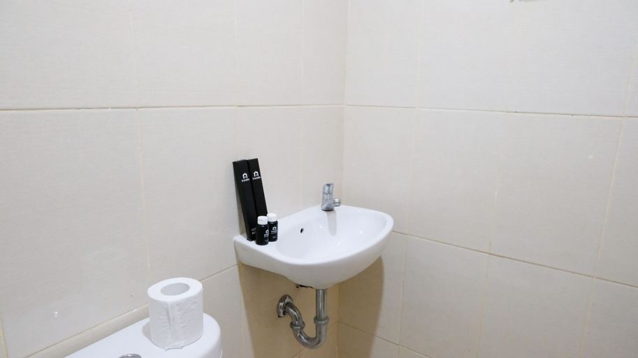 Bedroom 3, Strategic And Cozy Living Studio At Bale Hinggil Apartment, Surabaya