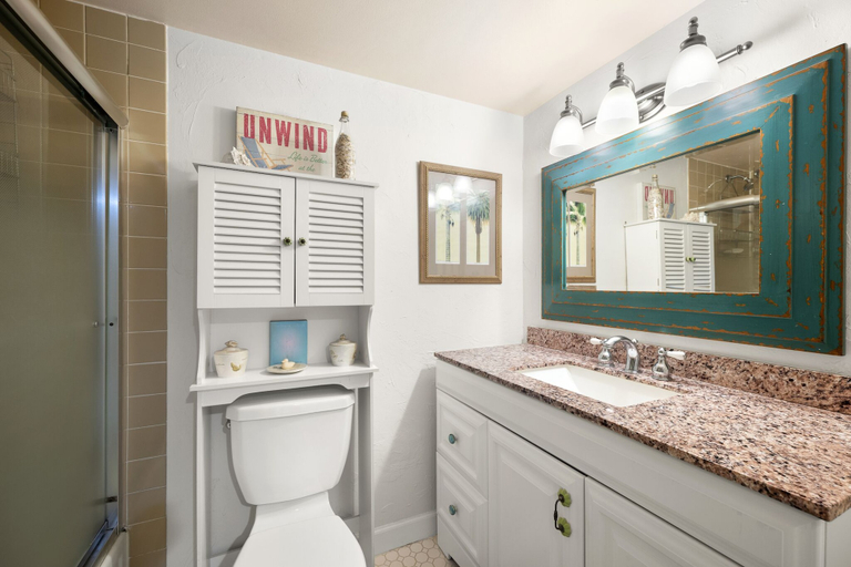 Bathroom 4, Point Matanzas A6, Saint Johns