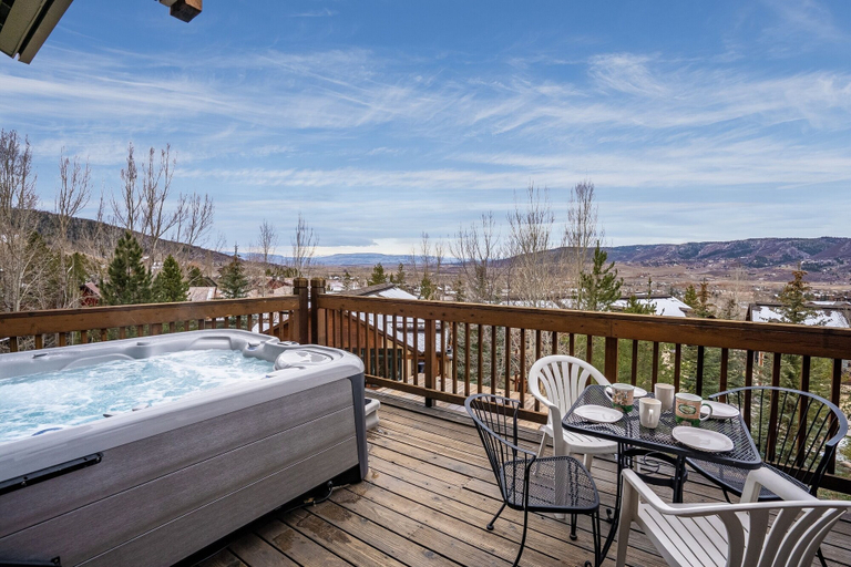 Balcony 5, Winterset 3 3 Bedroom Condo by RedAwning, Routt