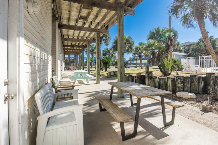 Others 4, The Sandbar - Pet Friendly! Overlooking Community Pool!, Nueces