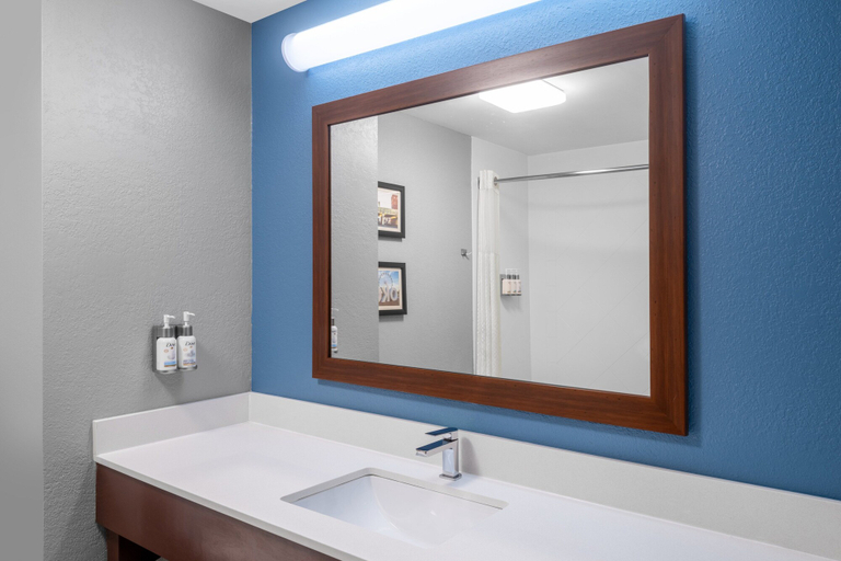 Bathroom 5, Garner Hotel OKLAHOMA CITY - QUAIL SPRINGS, Oklahoma