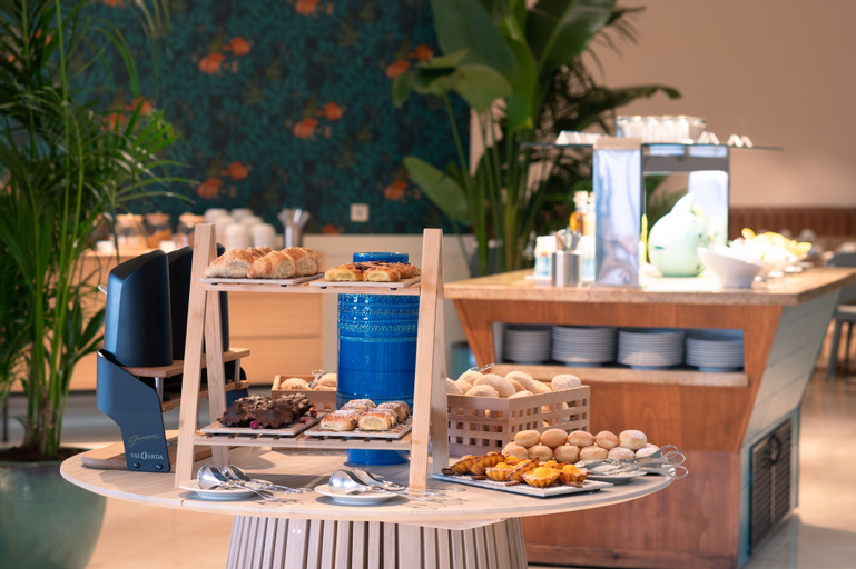 Food & Drinks 6