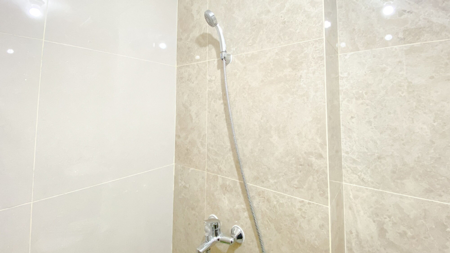 Bathroom 8