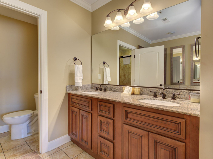 Bathroom 4, City Bear, Sevier