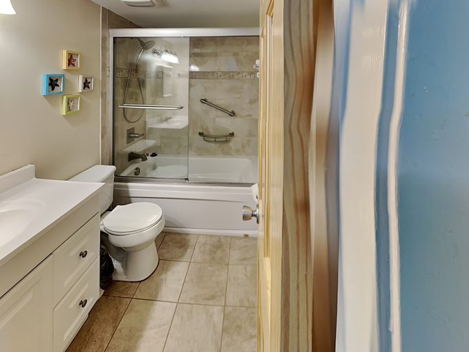 Bathroom 3, Sea Watch 1790, Flagler