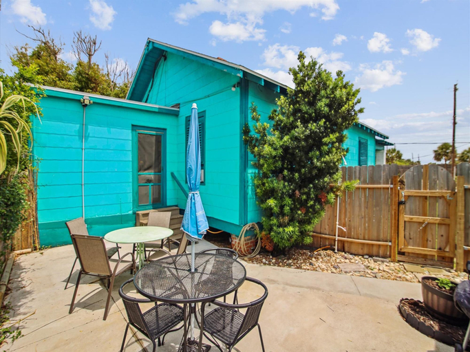 Others 5, Seaside Cottage, Galveston