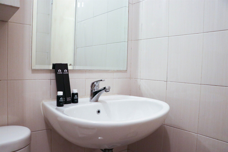 Bathroom 3, Scenic And Homey 2Br Signature Park Grande Apartment, Jakarta Timur