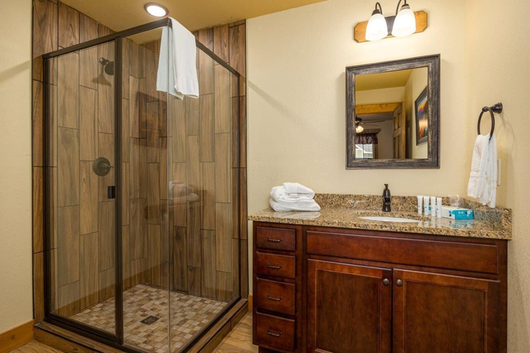 Bathroom 4, Time for Us, Sevier