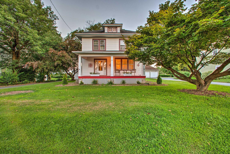 Whimsical Lancaster House with Porch Near Amish Farm, Lancaster