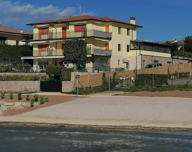 CASA COSTA AL SOLE APARTMENT 2, Verona