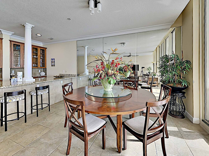 Food & Drinks, Beach Club by Southern Vacation Rentals, Escambia
