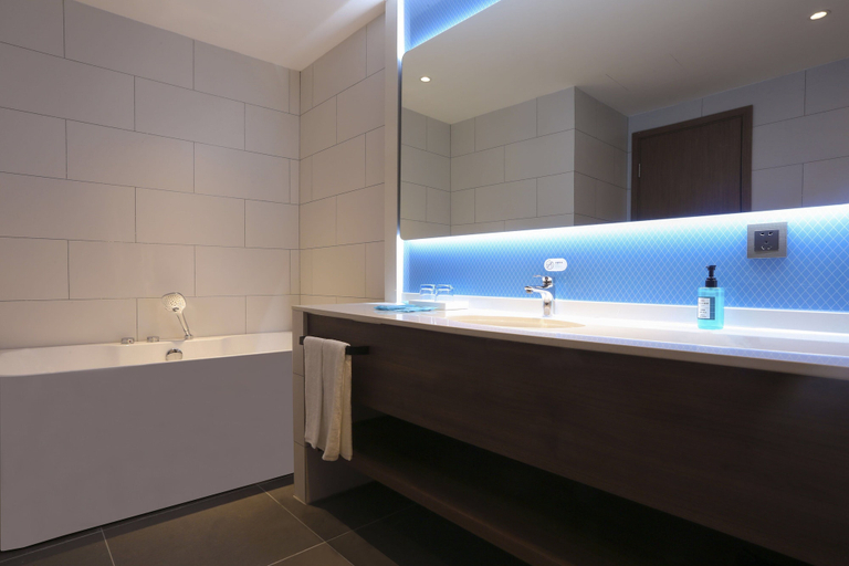 Bathroom 4, Holiday Inn Express HARBIN EXHIBITION CENTER by IHG, Harbin