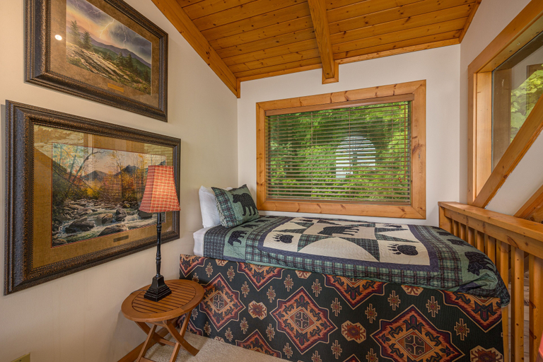 Bedroom 2, Beside the Bears, Sevier