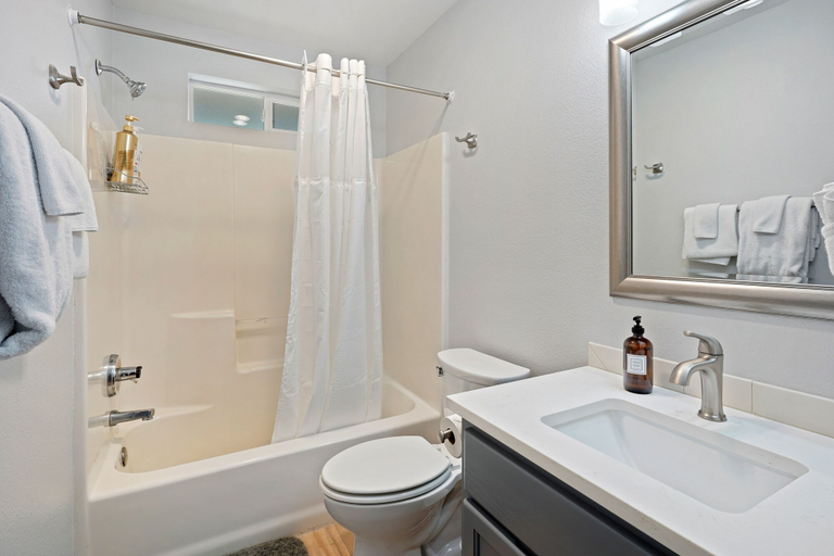 Bathroom 5, Redmond Rest 4 Bedroom Home by RedAwning, Deschutes