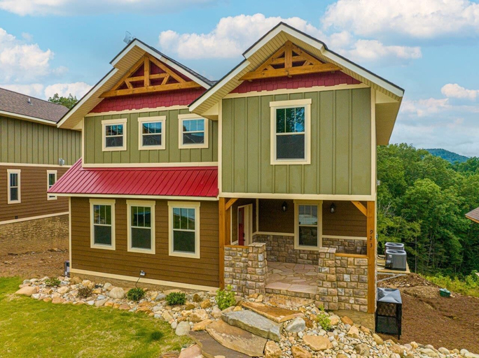 Exterior & Views