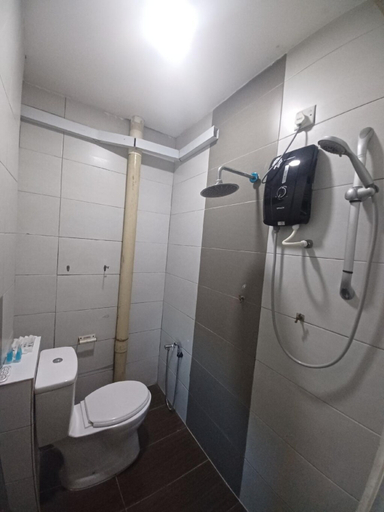 Bathroom 4, The Serai Cottage Transit Hotel, Kuala Terengganu