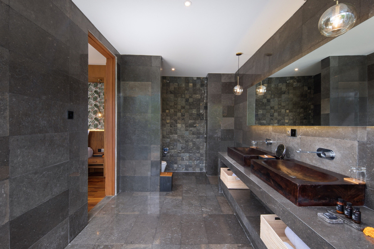 Bathroom 9