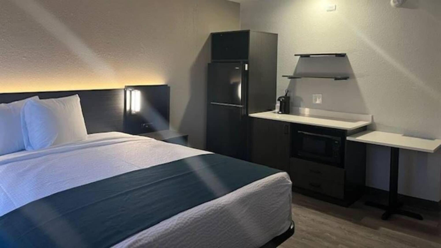 Bedroom 2, Studio 6 Suites Norcross, GA, Gwinnett