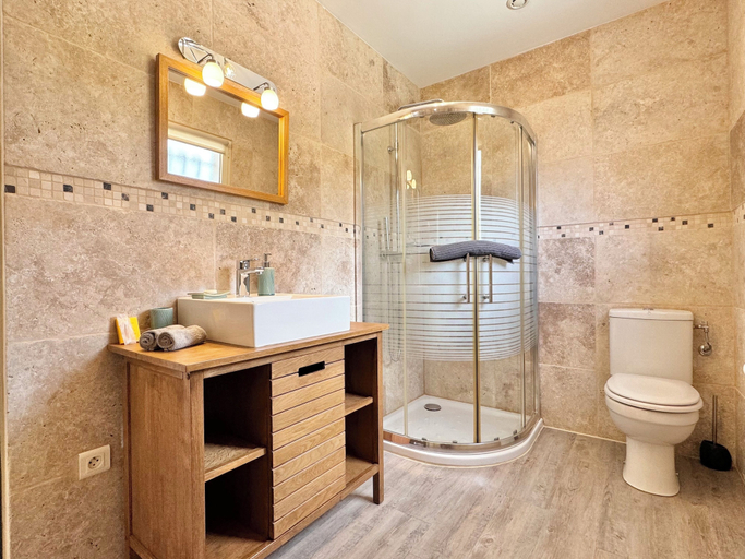 Bathroom 5, Les 5 Arches, Haute-Corse