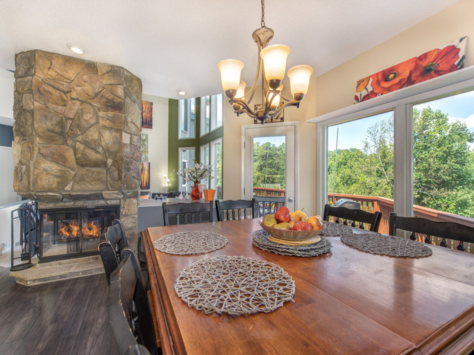 Food & Drinks, Birdsong by Jackson Mountain Rentals, Sevier