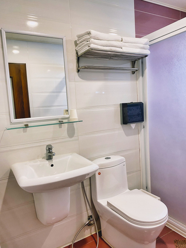 Bathroom 3, lojuseaview, Pingtung