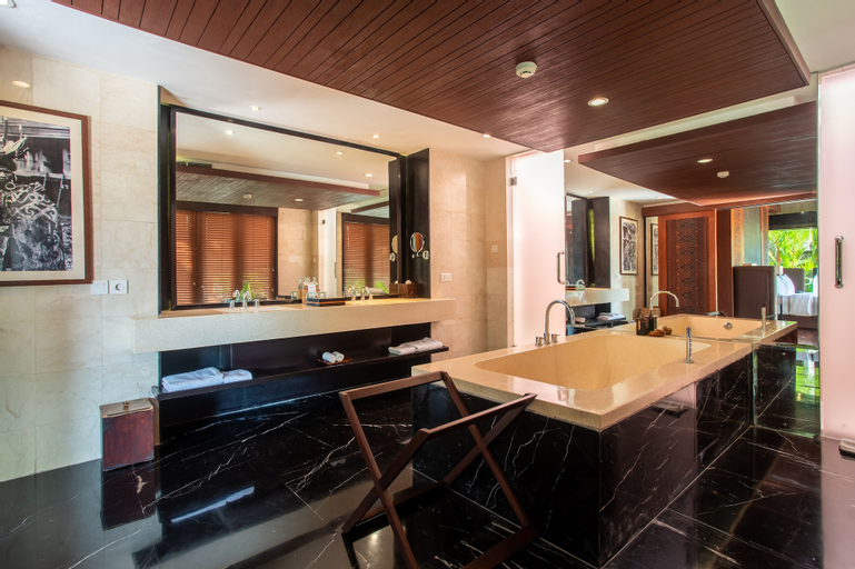 Bathroom 23