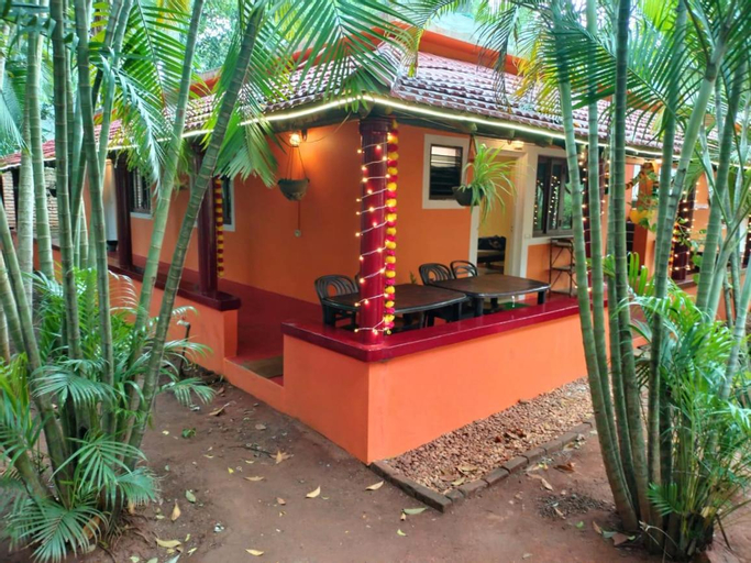 Exterior 3